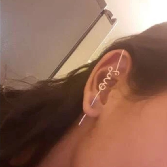 💋 Love Cursive ear cuff statement earring - Picture 6 of 7